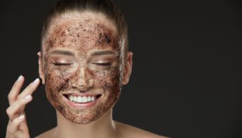 Рейтинг лучших очищающих скрабов для лица